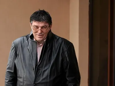 Страшилището на ВИС-2 стана боклукчия