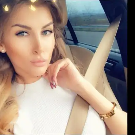 Свекървата на мис България й подари „Порше”