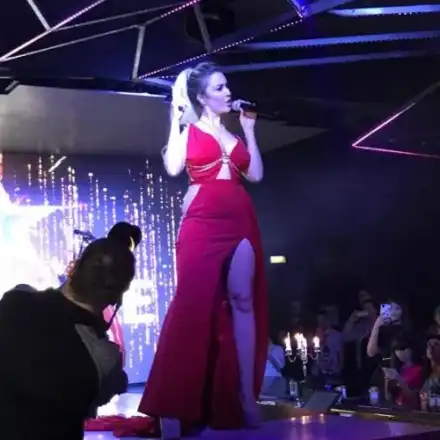 Тита стана тройна