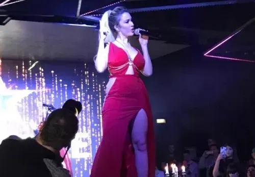 Тита стана тройна