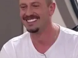 Топ 9 на звездите с изкуствени зъби! Ето кои ВИП персони блестят с фейк ченета