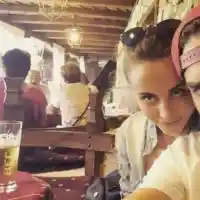 Тото иска прошка от гаджето си, първо скача, а после се моли