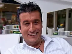Ексклузивно в HotArena! Дженджър „пиара“ Наско Лазаров откраднал дрехи за 1500 лв! Молил се като мекотело за яке и дънки и после се покрил като истински пе..... (Подробности)