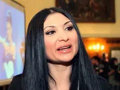 Софи Маринова спретна цирк в Съдебна палата заради Гринго (Певицата гони съдия, за да плати глобата на гаджето си)