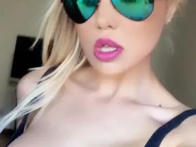 Адриана изригна: Повече натурална съм от всичките си колежки