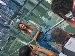 Алекс изневерила на Дани в Сингапур! Моделката залитна по фотограф