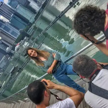 Алекс изневерила на Дани в Сингапур! Моделката залитна по фотограф