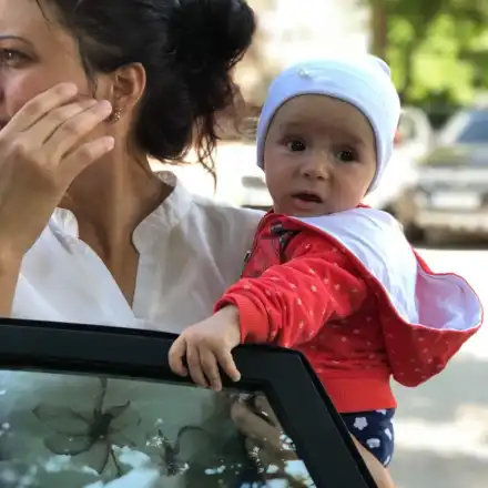 Анастасия изловена с дъщеря й без капка грим