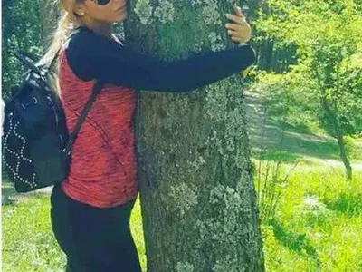 Анелия вае дупе в планината