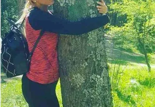 Анелия вае дупе в планината
