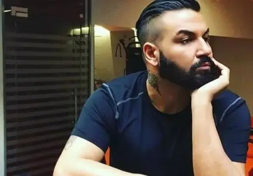 Азис оздравя