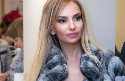 Баба Малина крие внучето, не иска да я мислят за стара чанта