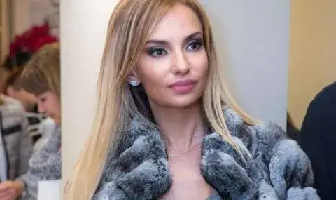 Баба Малина крие внучето, не иска да я мислят за стара чанта