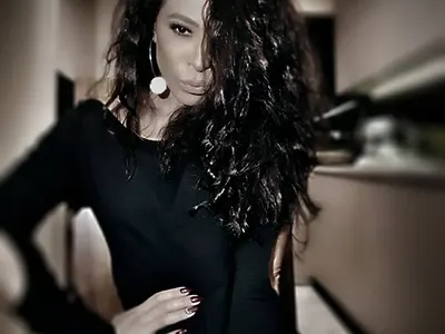 Брадърката Маги драйфа след серал