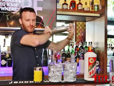 Часове преди старта на „Черешката”, Шеф Манчев  се отдаде на азиатска екзотика