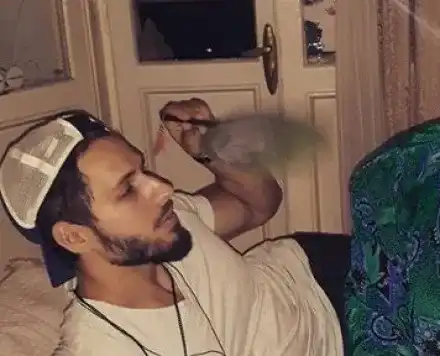 Дара превзе ергенската бърлога на Папи Ханс