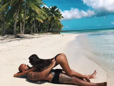 Дупарата на Ни Ло излетя в прегръдката на Ники М.