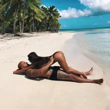 Дупарата на Ни Ло излетя в прегръдката на Ники М.