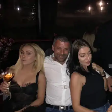 Ексклузивно в HotArena! Нора Недкова заби най - богатия БГ капитан! (Милионерът я глези по яхти и дискотеки от София до Монако, СНИМКИ)