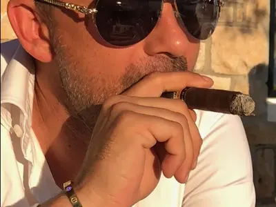 Ексклузивно в HotArena! Нора Недкова заби най - богатия БГ капитан! (Милионерът я глези по яхти и дискотеки от София до Монако, СНИМКИ)