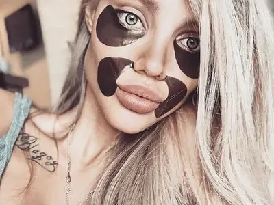 Есмер се пусна като Зоро