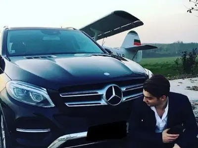 Гаджето на Тита таен МИЛИОНЕР! Вижте каква уникална кола кара! (ФОТО в галерията)