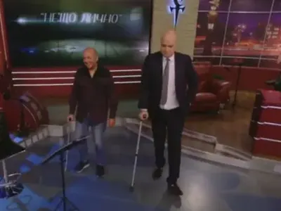 Годжи тръгна с бастун заради раздробения си крак