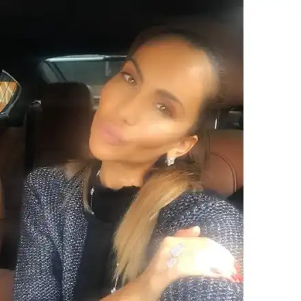 Ивайла Бакалова показа годежен пръстен за 30 000 евро с брилянт! Купува имоти в Лондон на сестра си Божидара