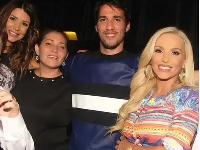 Ивелин Попов мята салфетки по жена си! Заведе я на дискотека за пръв път от години