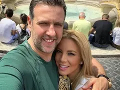 Жорж заведе Емилия в Рим