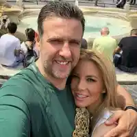 Жорж заведе Емилия в Рим