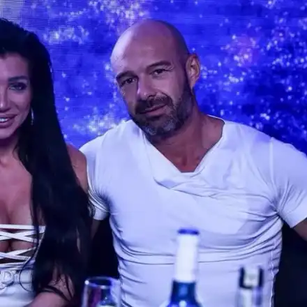 Катрин Вачева върти и спонсор, и млад тъпкач! (Ето я с по-възрастния)