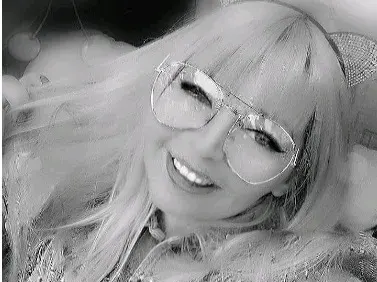 Казанлъшка уебкам моделка разби на пух и прах българските хейтърки и мъже! Защо според нея те не струват? (СНИМКИ)