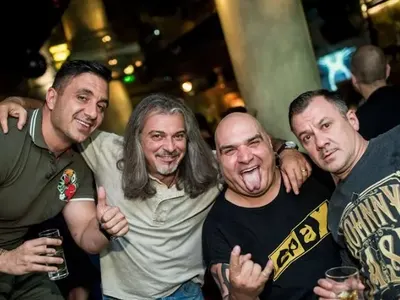 Коцето мъсти заради отнетата победа в „Капките“! Развали партито на Халваджиян, като разцепи участниците (Много СНИМКИ)