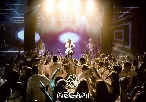 Левски празнува рожден ден и победа с Емануела в Megami Club – Hotel Marinela (СНИМКИ)