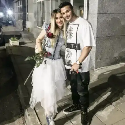 Лигльото Джизъса ли? Гери-Никол сияе до Галин!