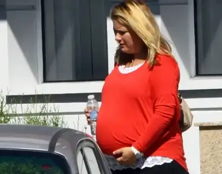 Лора Крумова – бременна! Излиза в майчинство в началото на юни