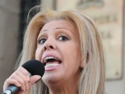 Луна си присажда коса! Чалга антиката брои 15 бона за интервенцията в Турция