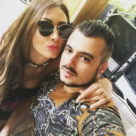 Мъжът на Джена с охрана