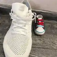 Малката Кобра сам дундурка бебето (Снимка)