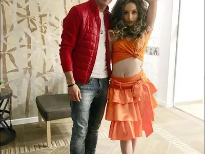 Михаела от Х Фактор заби футболист