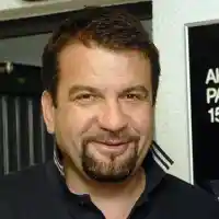 Ники Кънчев в афера с млада изкусителка? Размениха си телефоните на събитие, но не по работа (Фото в галерията)