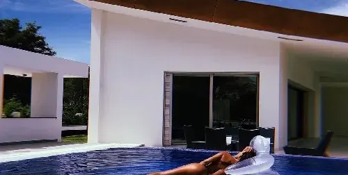 Николета избухна със снимката на годината! Голата ѝ задница взриви Инстаграм