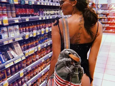 Николета отново шокира - пазарува в супермаркет по ГОЛ ЗАДНИК! (Снимка в галерията)