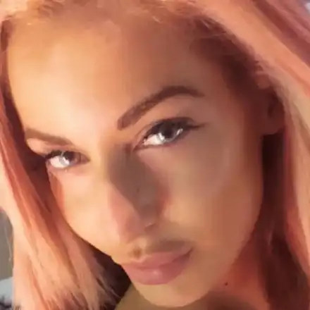 Плеймейтката Йоана Зисаки: Не продавам тялото си за пари! +Не иска мъже с 600 лв. месечна заплата