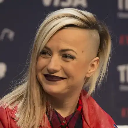 Поли Генова си пада само по екзотични мъже (Била е с чернокож, сегашното й гадже е филипинец)