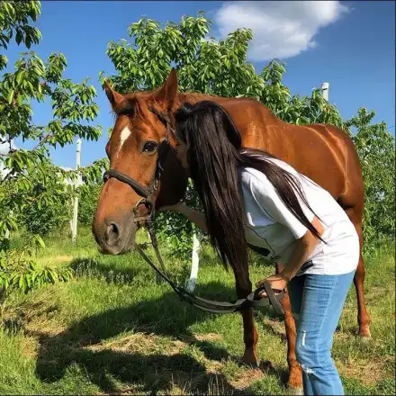 Преслава се премести на село, става градинарка