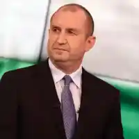 Президентът Радев опрости 4 бона на майка