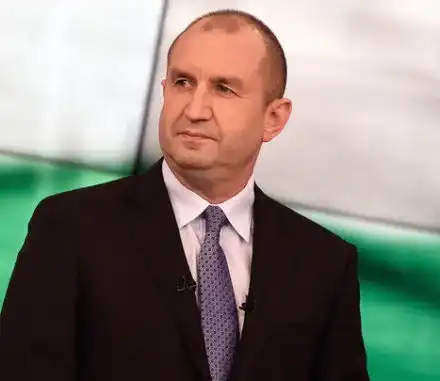 Президентът Радев опрости 4 бона на майка