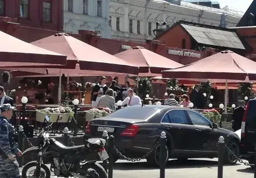 Президентът се черпи с кафе за 6 евро в Москва